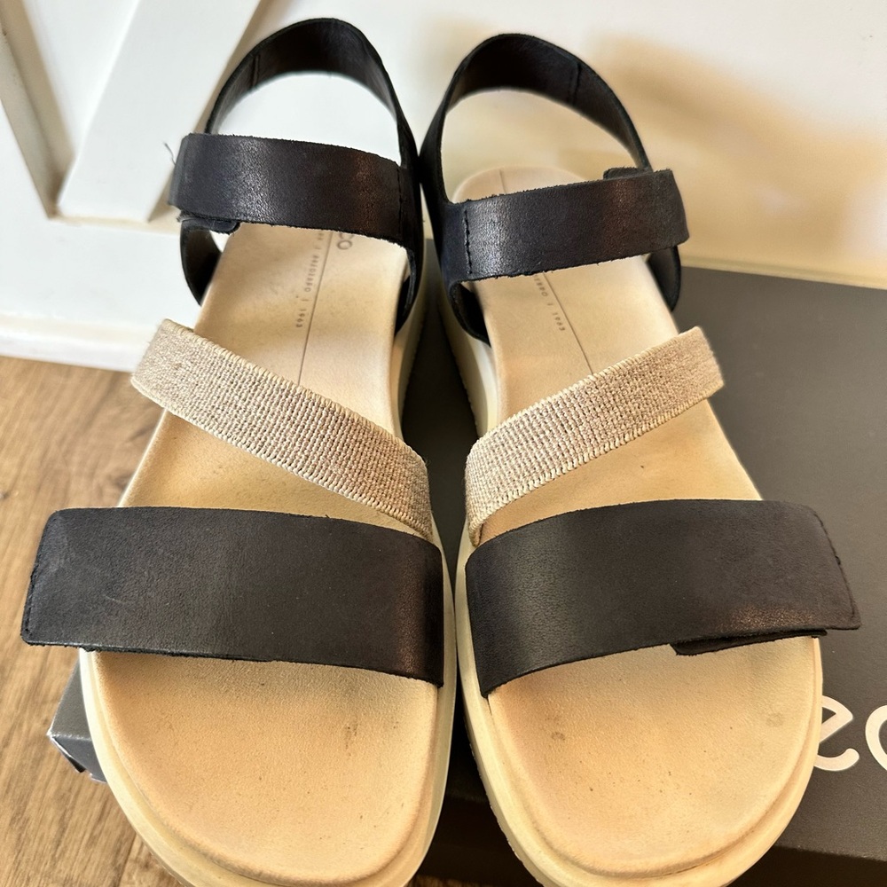 Ecco women’s sandals size 9